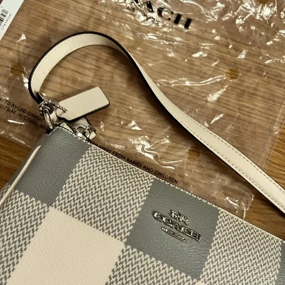 NWT Coach Nolita 19 Baguette Mini Purse - Picture 4 of 4